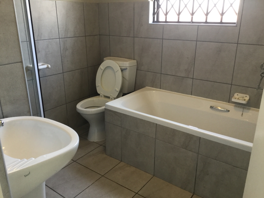 To Let 2 Bedroom Property for Rent in Humewood Eastern Cape